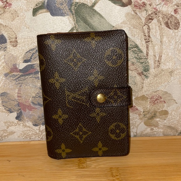 Louis Vuitton Handbags - Authentic Vintage Louis Vuitton wallet kisslock